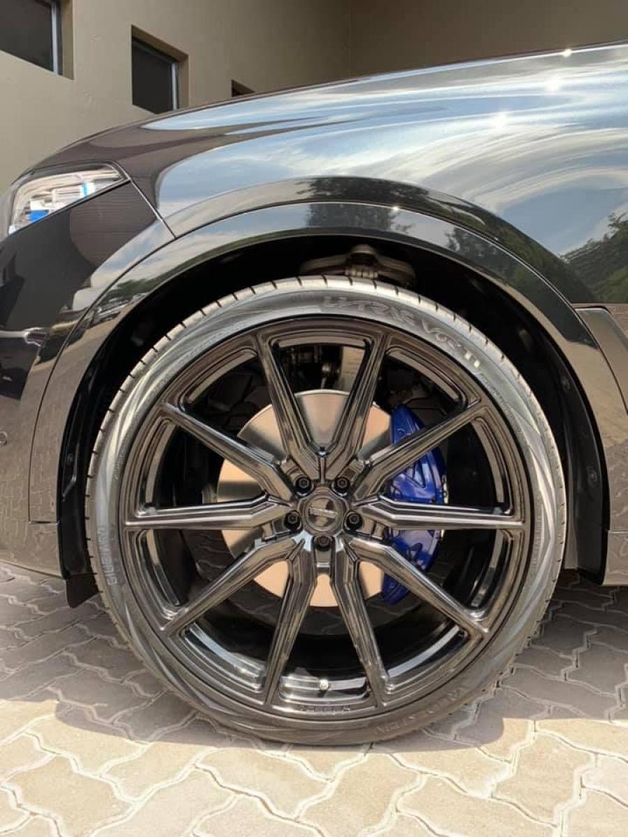 Колеса BMW X7 M50d by RACE! (G07) 2019 года  (фото 8 из 12)